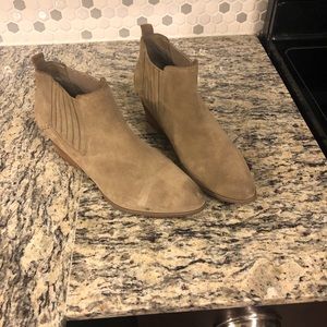 Crown Vintage Cindy Bootie Tan Suede 11M